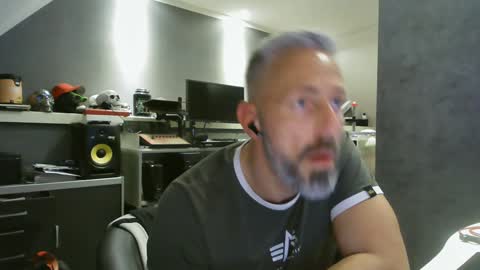 Chico que rico Caliente online show from 01.24.25