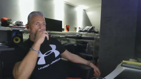 Chico que rico Caliente online show from 01.30.25