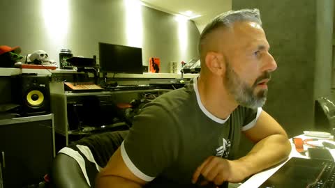 Chico que rico Caliente online show from 02.07.25