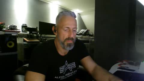 Chico que rico Caliente online show from 02.11.25