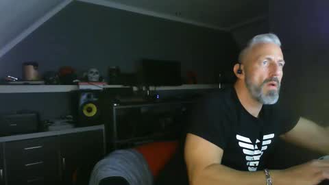 Chico que rico Caliente online show from 02.16.25