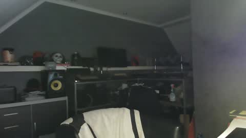 Chico que rico Caliente online show from 02.22.25