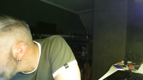 Chico que rico Caliente online show from 02.24.25