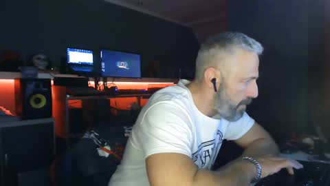 Chico que rico Caliente online show from 03.05.25