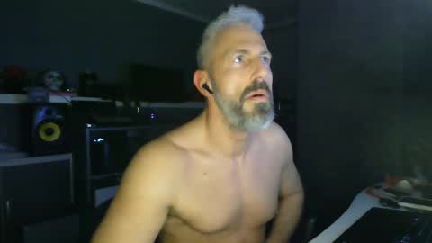 Chico que rico Caliente online show from 03.05.25