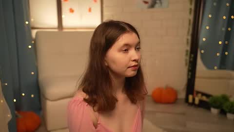 Snapshot of ruminelle chatting on 12.19.25 Lilith online show from 12.19.25