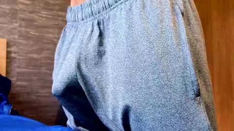  R U S S E L L  online show from 02.05.25