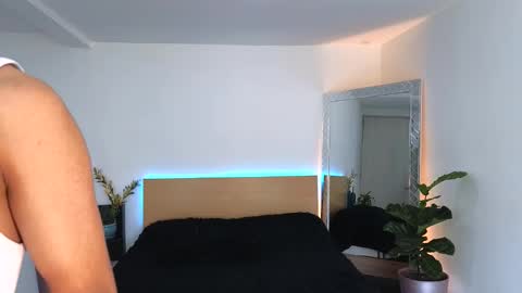  R U S S E L L  online show from 09.15.25