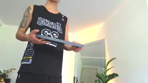  R U S S E L L  online show from 09.29.25