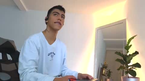  R U S S E L L  online show from 09.30.25