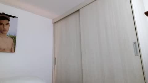  R U S S E L L  online show from 11.05.25