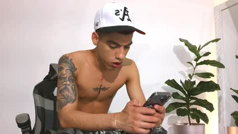  R U S S E L L  online show from 11.10.25