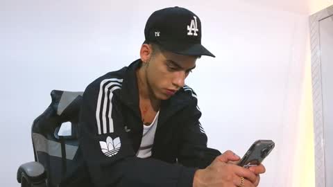  R U S S E L L  online show from 11.11.25