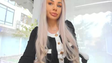 Snapshot of russian_ava chatting on 11.12.25 Ava online show from 11.12.25