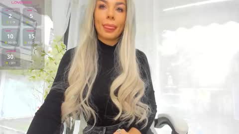 Snapshot of russian_ava chatting on 12.14.25 Ava online show from 12.14.25