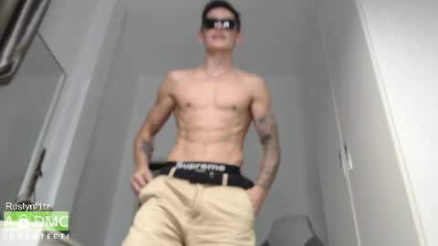 Snapshot of rustynf1tz chatting on 10.11.25 MillionDollarGuy online show from 10.11.25