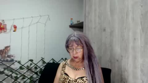 Snapshot of ruth_blue21 chatting on 03.10.25 ruth_blue21 online show from 03.10.25