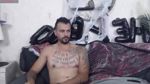 Snapshot of ryanvibe chatting on 10.21.25 Ryan online show from 10.21.25