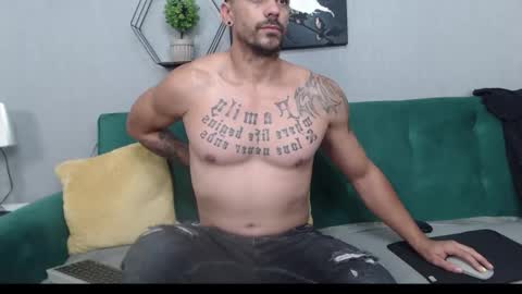 Snapshot of ryanvibe chatting on 11.12.25 Ryan online show from 11.12.25