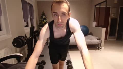 Snapshot of ryukukamifr chatting on 12.02.24 Ryuk FR online show from 12.02.24