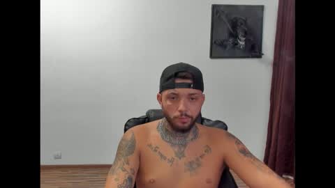 Snapshot of s1nmaster chatting on 09.10.25 s1nmaster online show from 09.10.25