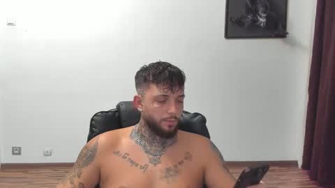 Snapshot of s1nmaster chatting on 10.04.25 s1nmaster online show from 10.04.25