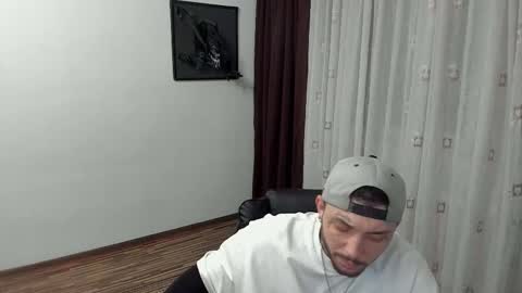 Snapshot of s1nmaster chatting on 11.01.25 s1nmaster online show from 11.01.25