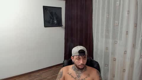 Snapshot of s1nmaster chatting on 11.04.25 s1nmaster online show from 11.04.25