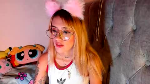 Snapshot of sabrina_cole chatting on 10.22.25 . Sabrina Cole . online show from 10.22.25
