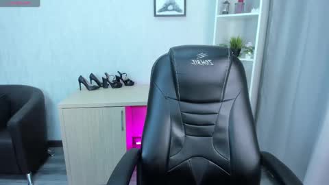 GMT7TueWedThuFriSatSun 0100am-0700am online show from 01.19.25