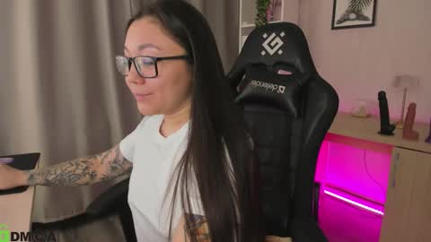 Snapshot of sabrina_sven chatting on 02.25.26 GMT7TueWedThuFriSatSun 0100am-0700am online show from 02.25.26