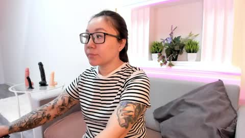 Snapshot of sabrina_sven chatting on 03.31.26 GMT7TueWedThuFriSatSun 0100am-0700am online show from 03.31.26