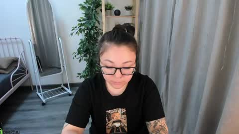 Snapshot of sabrina_sven chatting on 04.13.26 GMT7TueWedThuFriSatSun 0100am-0700am online show from 04.13.26