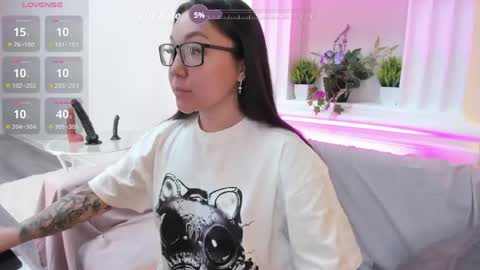 Snapshot of sabrina_sven chatting on 04.14.26 GMT7TueWedThuFriSatSun 0100am-0700am online show from 04.14.26