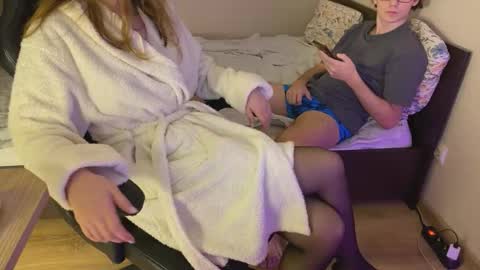 Snapshot of sabrinaanddaniel chatting on 10.09.25 SabrinaDaniel online show from 10.09.25