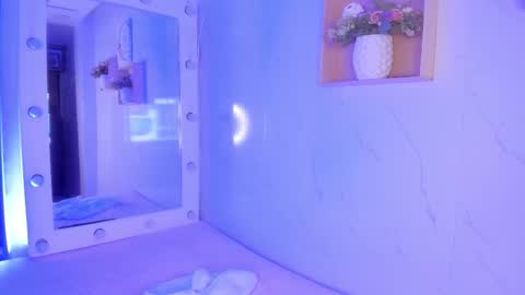 Snapshot of sabrinahims_ chatting on 11.21.25 mariana online show from 11.21.25