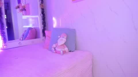 Snapshot of sabrinahims_ chatting on 11.27.25 mariana online show from 11.27.25