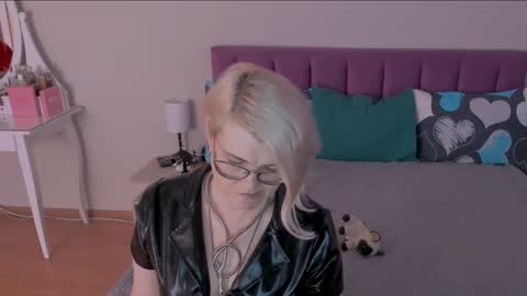 Sabrina MacMarren online show from 01.27.25