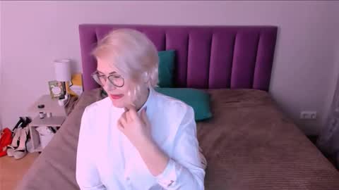 Sabrina MacMarren online show from 11.08.25