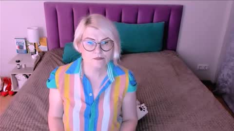 Sabrina MacMarren online show from 11.12.25