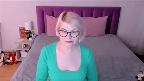 Sabrina MacMarren online show from 12.01.25