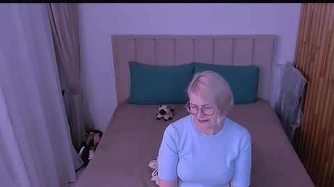 Snapshot of sabrinamacmarren chatting on 04.24.26 Sabrina MacMarren online show from 04.24.26