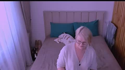 Snapshot of sabrinamacmarren chatting on 05.01.26 Sabrina MacMarren online show from 05.01.26