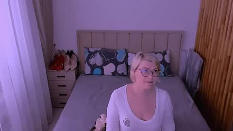 Snapshot of sabrinamacmarren chatting on 05.16.26 Sabrina MacMarren online show from 05.16.26