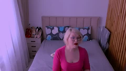 Snapshot of sabrinamacmarren chatting on 05.21.26 Sabrina MacMarren online show from 05.21.26