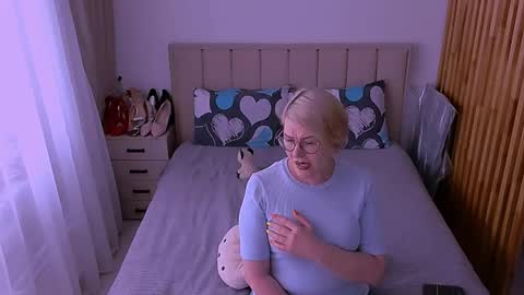 Snapshot of sabrinamacmarren chatting on 05.22.26 Sabrina MacMarren online show from 05.22.26