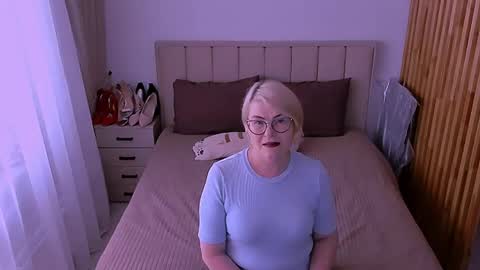 Snapshot of sabrinamacmarren chatting on 05.25.26 Sabrina MacMarren online show from 05.25.26