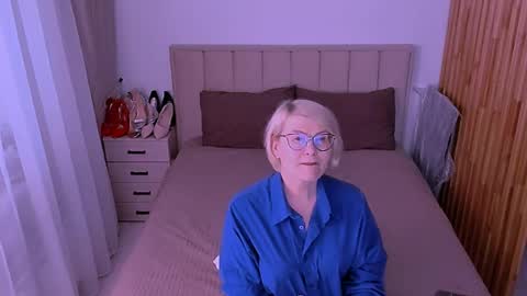 Snapshot of sabrinamacmarren chatting on 05.29.26 Sabrina MacMarren online show from 05.29.26