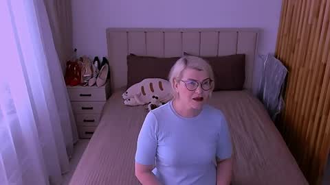 Snapshot of sabrinamacmarren chatting on 05.30.26 Sabrina MacMarren online show from 05.30.26