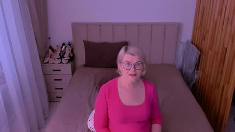 Snapshot of sabrinamacmarren chatting on 05.31.26 Sabrina MacMarren online show from 05.31.26